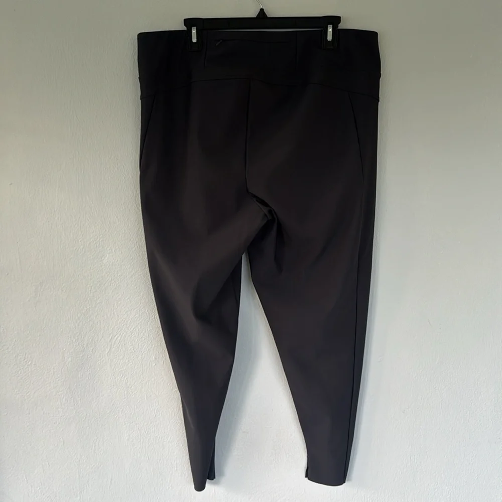 Member’s Mark dark gray stretch zip pocket jogger style workout pants size XXL
